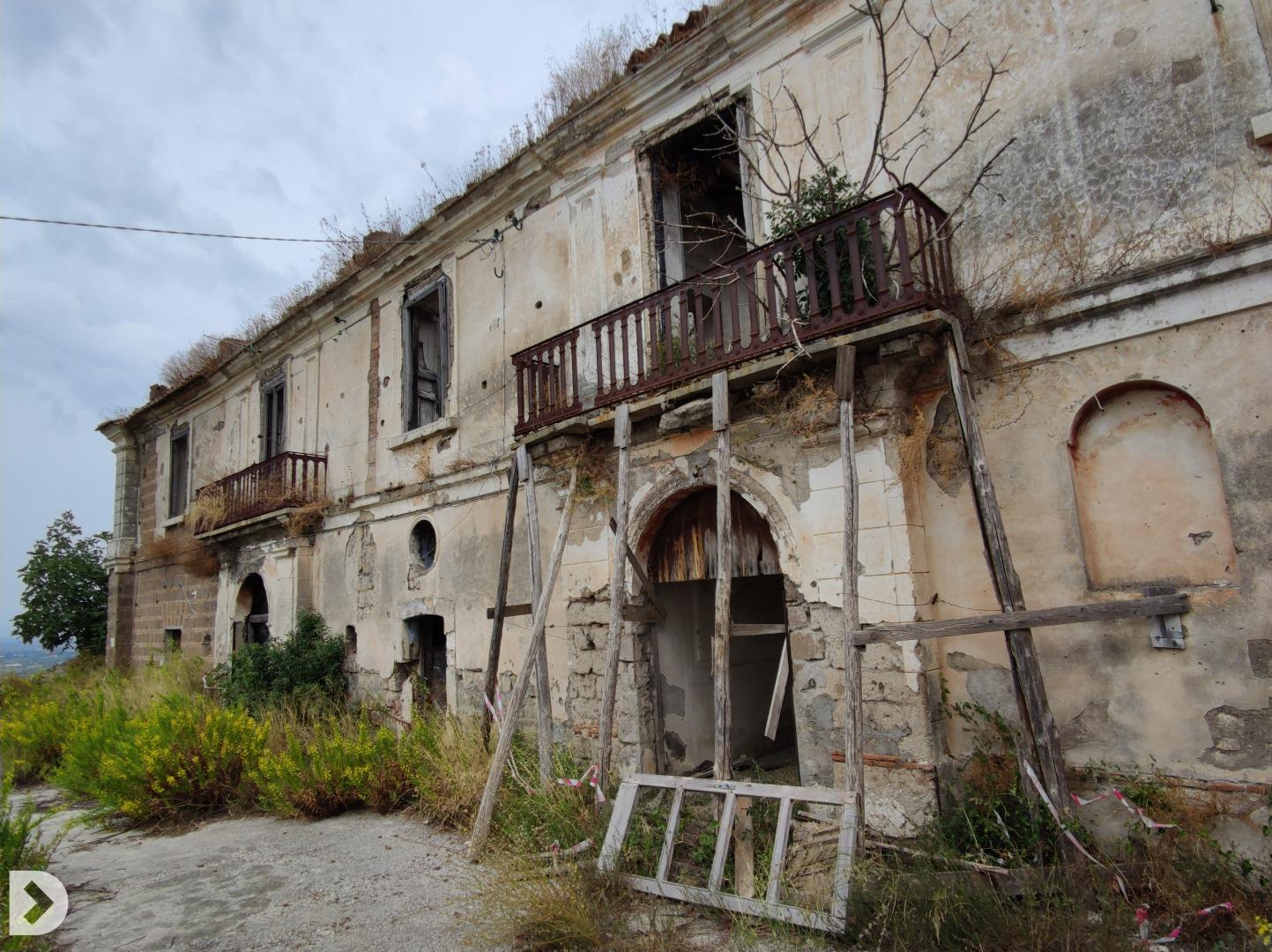 villa abbandonata provincia di Caserta